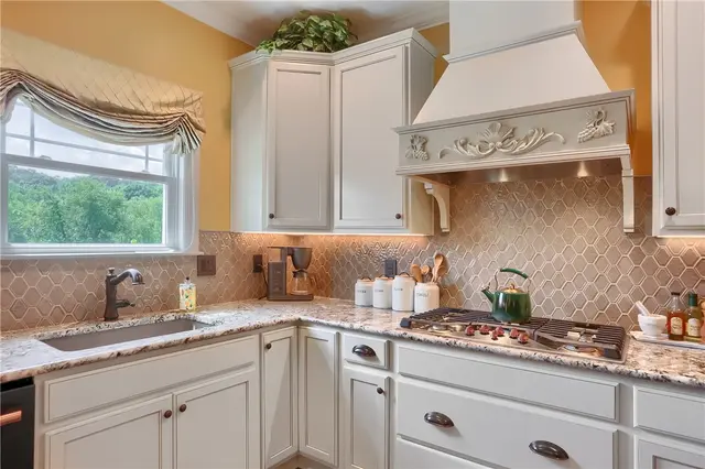 217 Hickory Ln gallery image 27