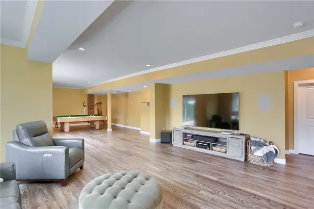217 Hickory Ln gallery image 29