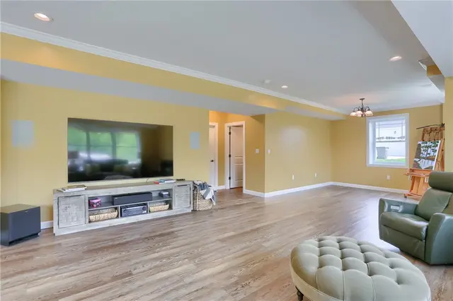 217 Hickory Ln gallery image 34