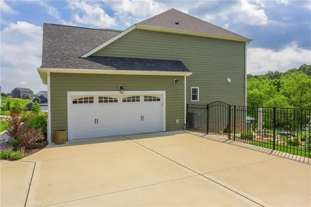 217 Hickory Ln gallery image 46