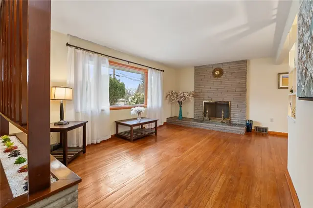 217 Pinecrest Dr gallery image 3