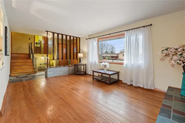 217 Pinecrest Dr gallery image 5