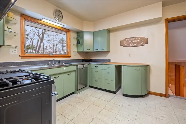 217 Pinecrest Dr gallery image 7