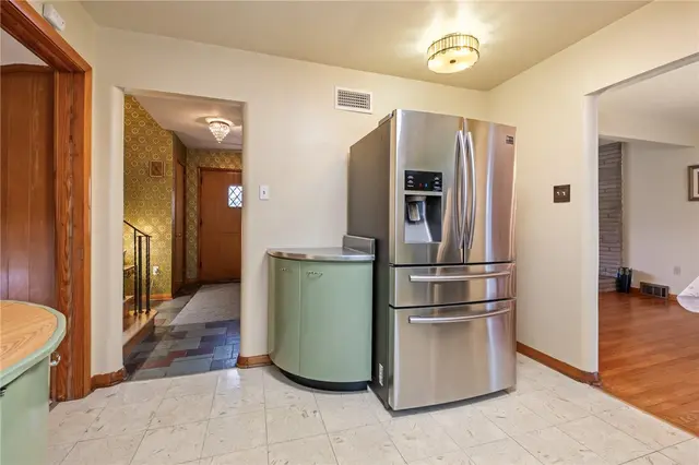 217 Pinecrest Dr gallery image 8