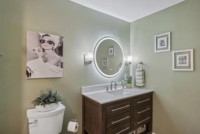218 Castle Creek DRIVE gallery image 2