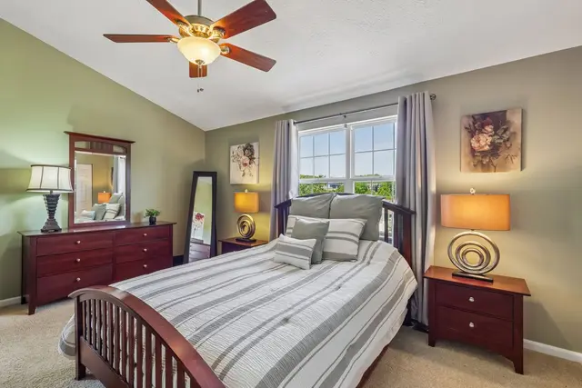 218 Castle Creek DRIVE gallery image 5