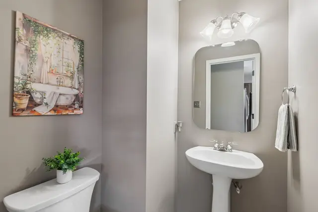 218 Castle Creek DRIVE gallery image 6