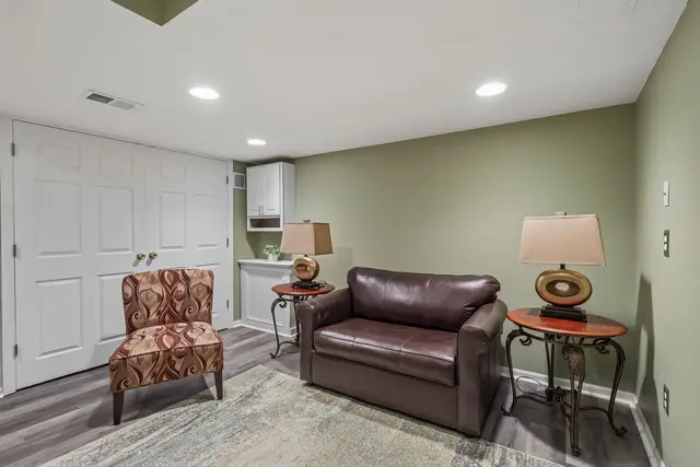 218 Castle Creek DRIVE gallery image 7