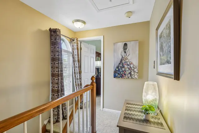 218 Castle Creek DRIVE gallery image 8