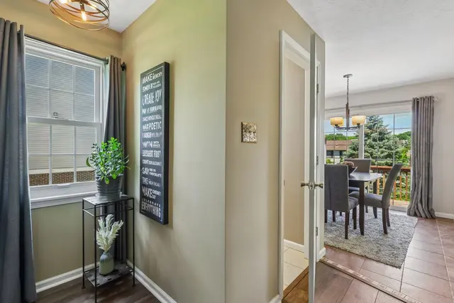 218 Castle Creek DRIVE gallery image 14