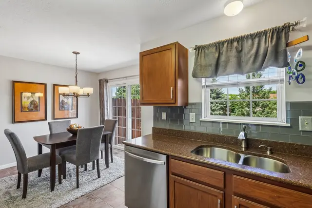 218 Castle Creek DRIVE gallery image 19