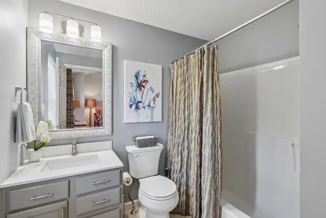 218 Castle Creek DRIVE gallery image 22