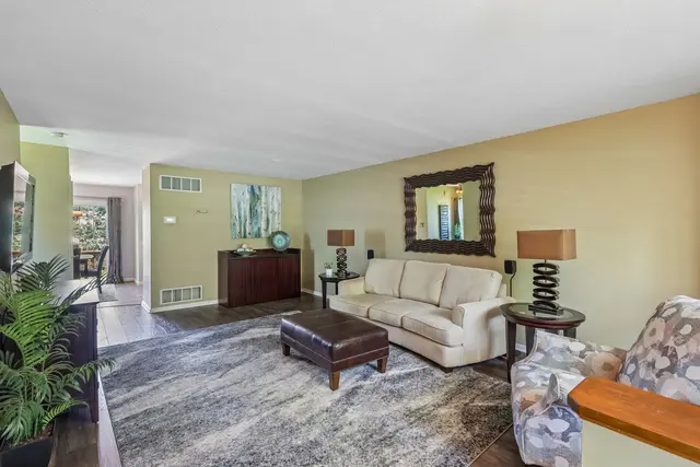 218 Castle Creek DRIVE gallery image 24