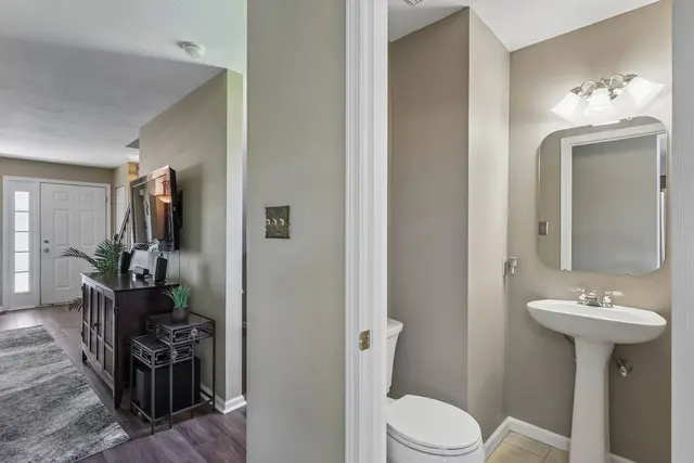 218 Castle Creek DRIVE gallery image 36