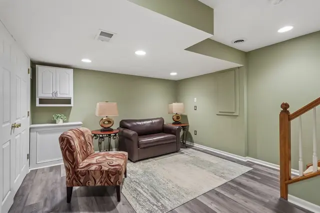 218 Castle Creek DRIVE gallery image 39
