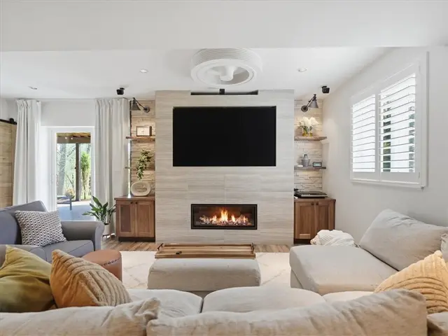 218 Chesapeake Dr gallery image 6