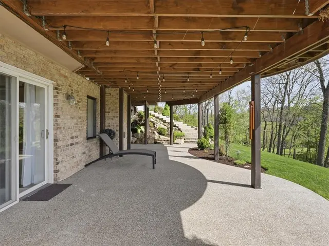 218 Chesapeake Dr gallery image 9