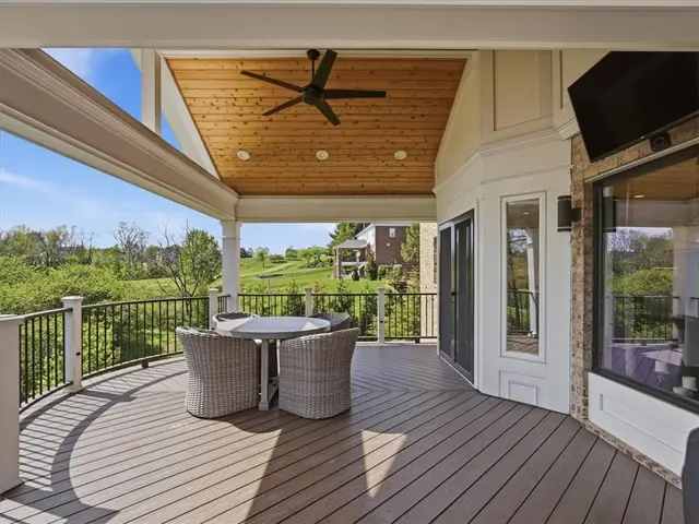 218 Chesapeake Dr gallery image 12