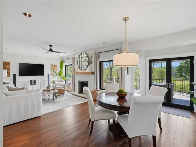 218 Chesapeake Dr gallery image 15