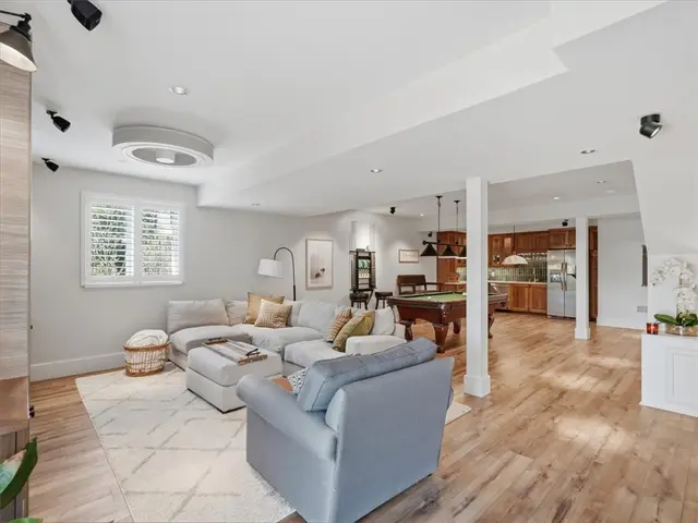218 Chesapeake Dr gallery image 31