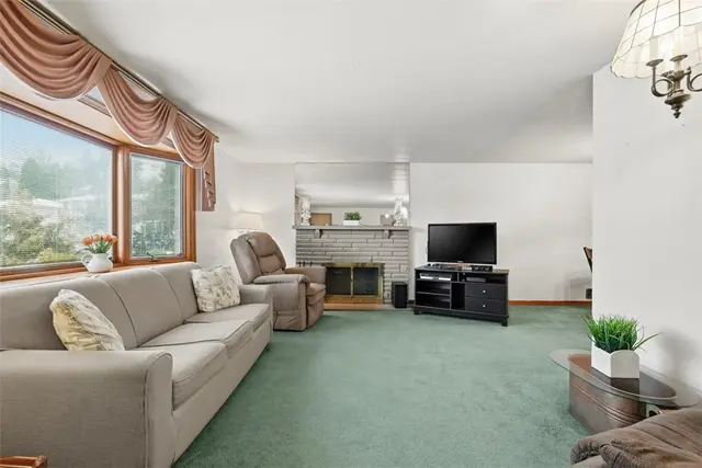 218 Longvue Dr gallery image 4