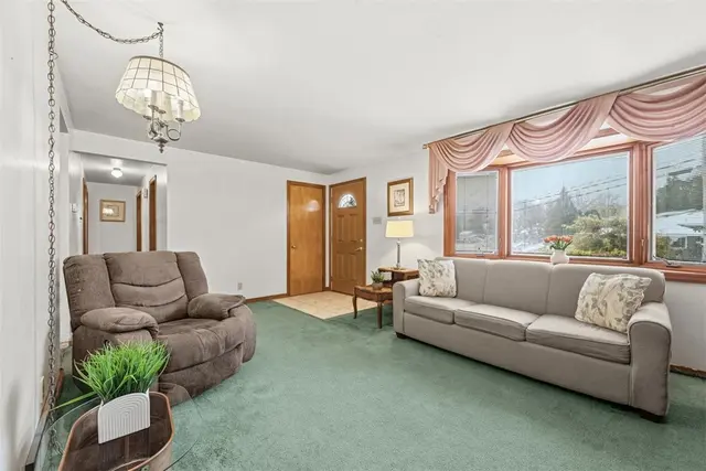 218 Longvue Dr gallery image 6