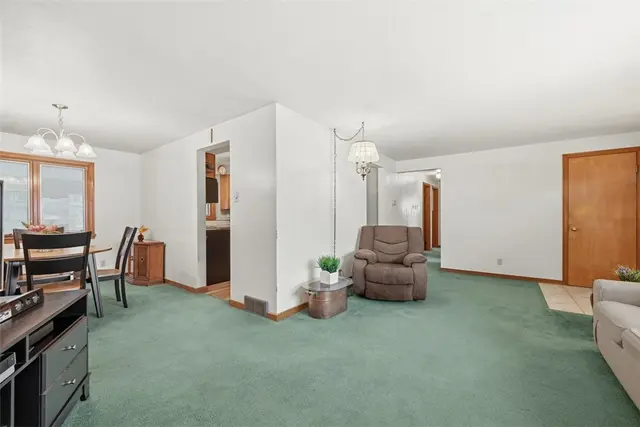 218 Longvue Dr gallery image 8