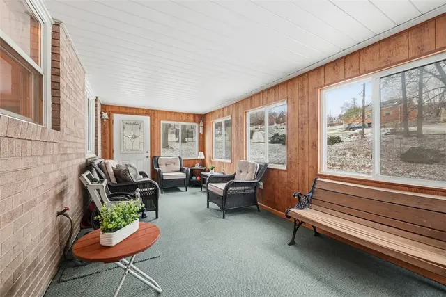 218 Longvue Dr gallery image 23