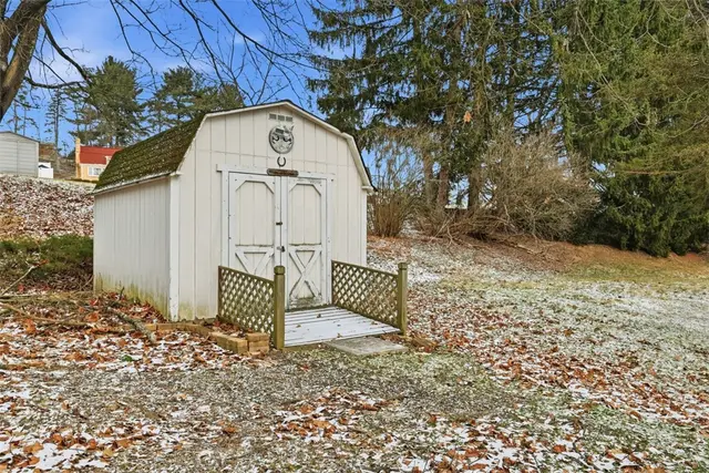 218 Longvue Dr gallery image 34