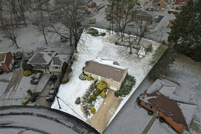 218 Longvue Dr gallery image 35