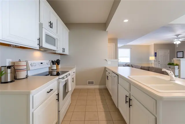 219 Adams Pointe 9 gallery image 4
