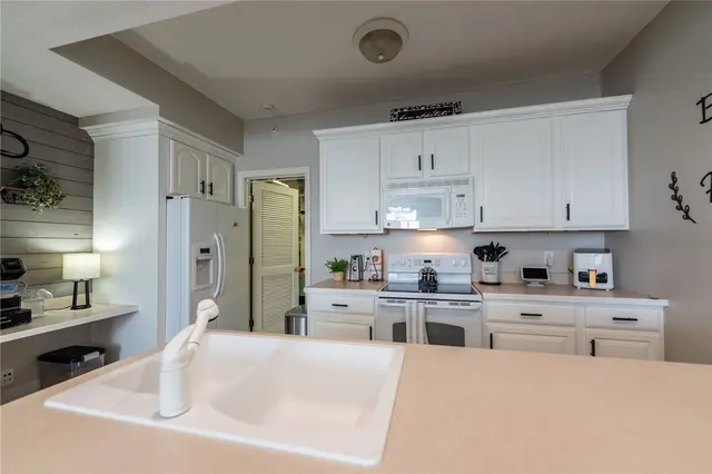 219 Adams Pointe 9 gallery image 6