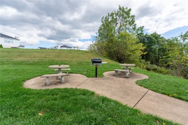 219 Adams Pointe 9 gallery image 11