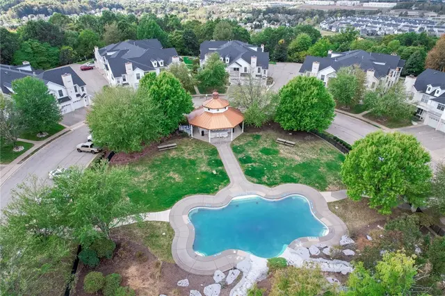 219 Adams Pointe 9 gallery image 15