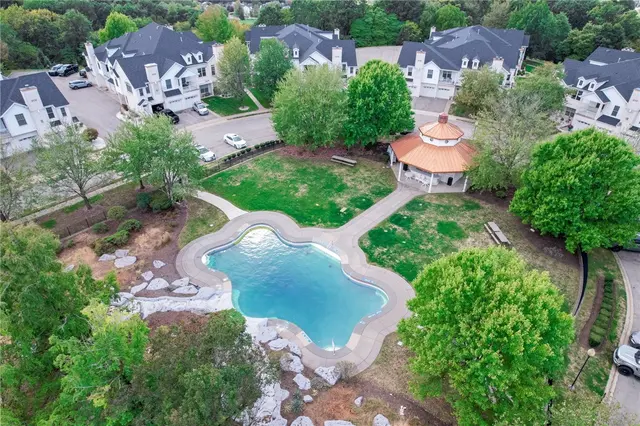 219 Adams Pointe 9 gallery image 16