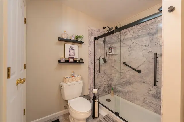 219 Adams Pointe 9 gallery image 21
