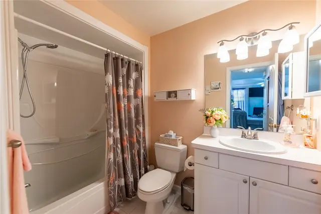 219 Adams Pointe 9 gallery image 23