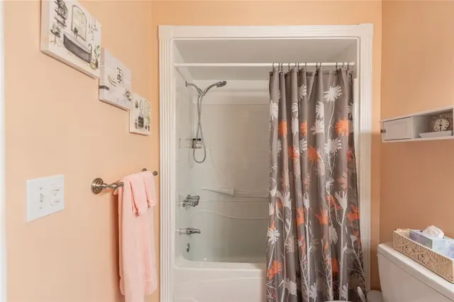 219 Adams Pointe 9 gallery image 24