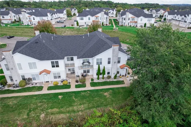 219 Adams Pointe 9 gallery image 27