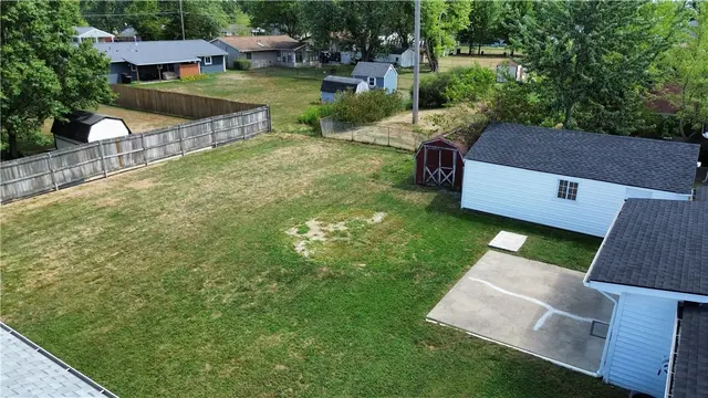 219 Sherwood Dr. gallery image 11