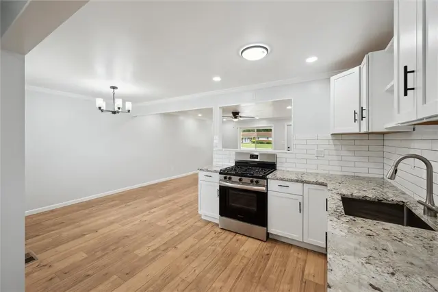 219 Sherwood Dr. gallery image 17