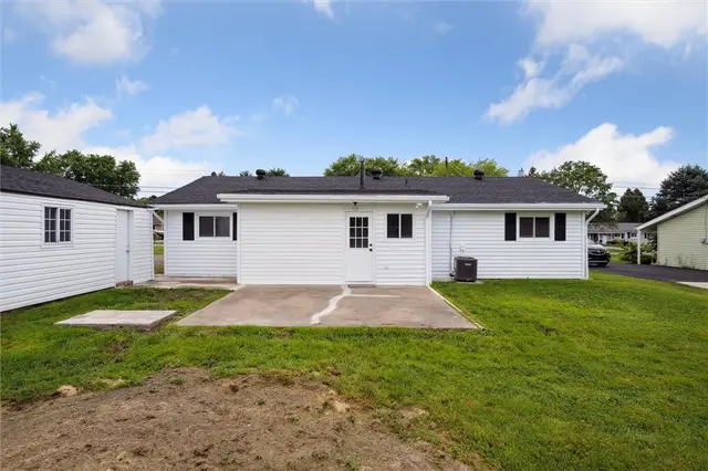 219 Sherwood Dr gallery image 19