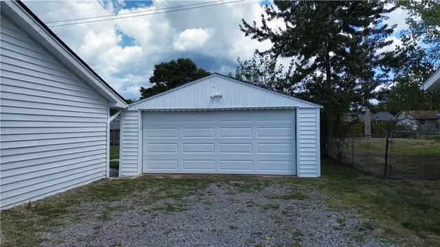 219 Sherwood Dr gallery image 22
