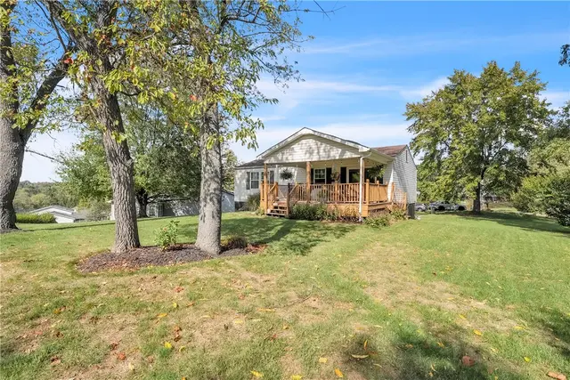 220 Cameron Dr gallery image 5