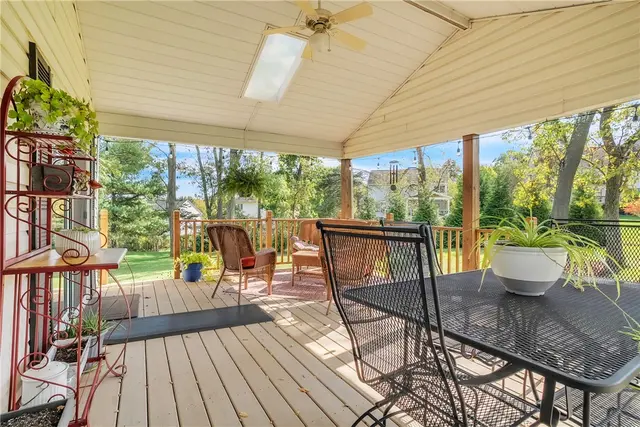 220 Cameron Dr gallery image 9