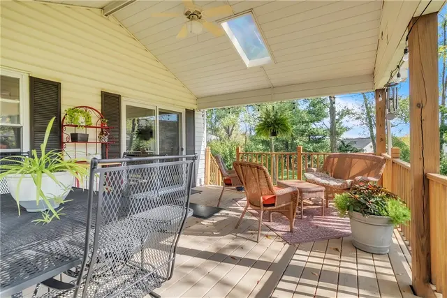 220 Cameron Dr gallery image 10