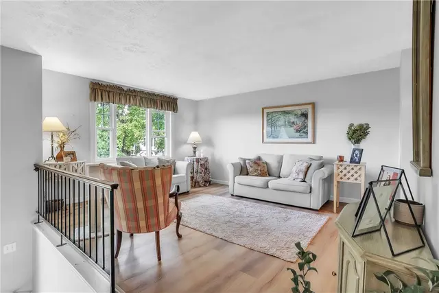 220 Cameron Dr gallery image 12