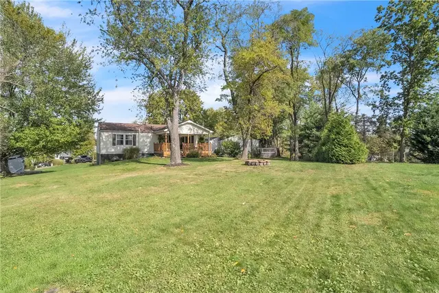 220 Cameron Dr gallery image 18