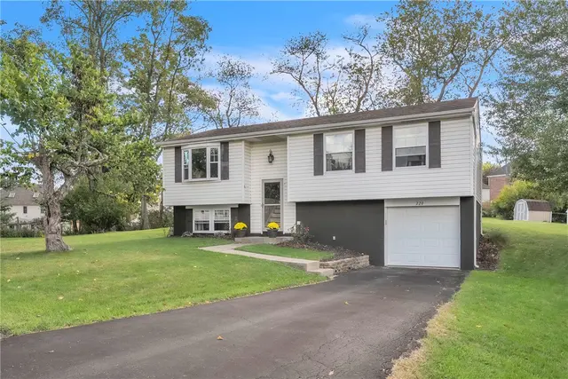 220 Cameron Dr gallery image 32