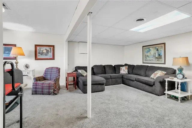 220 Cameron Dr gallery image 35
